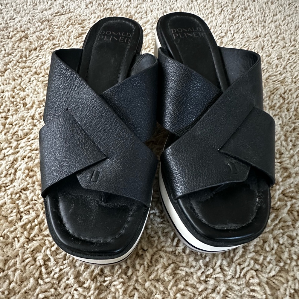 Donald Pliner Klara Sandals, Black Size 8